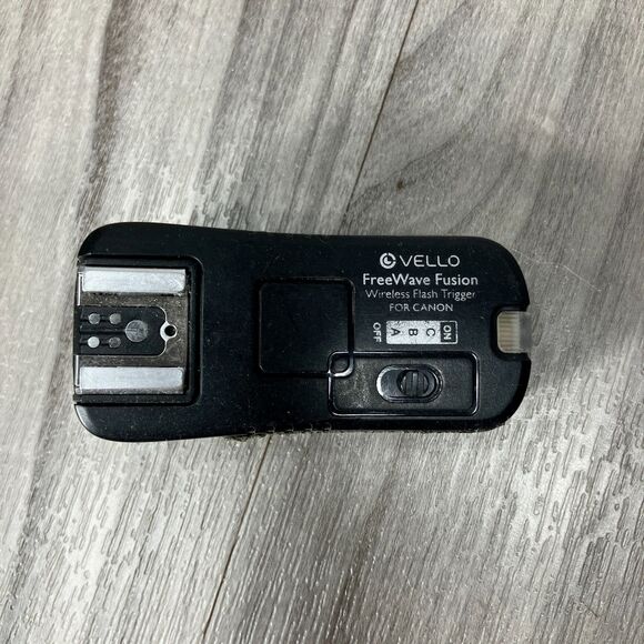 Vello FreeWave Fusion Wireless Flash Trigger BT0213 For Canon Multi-Terminal - Picture 1 of 4
